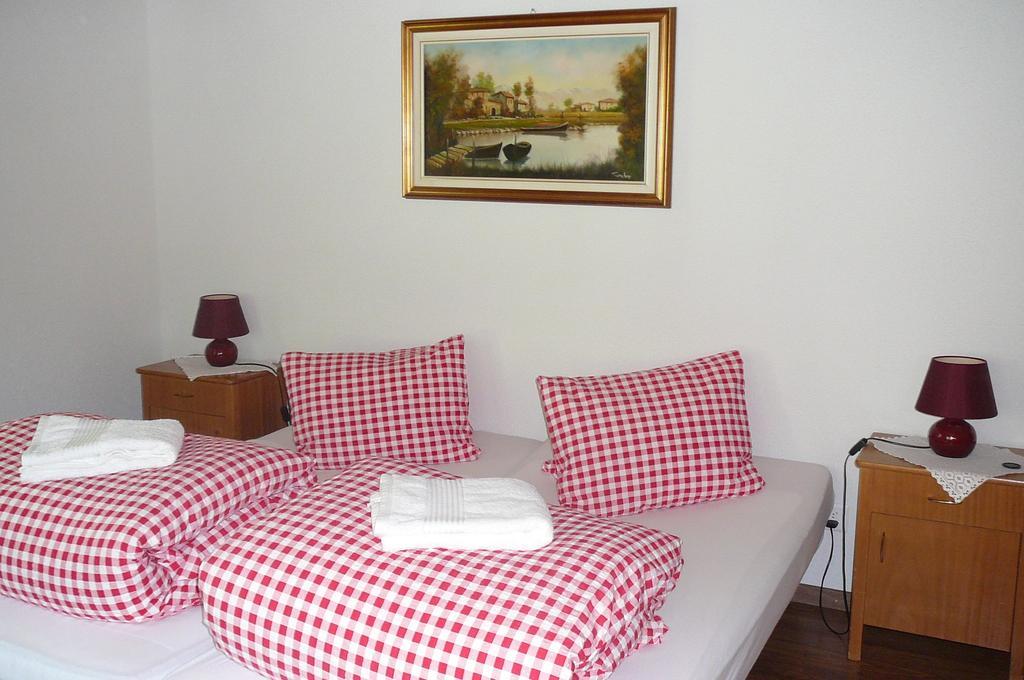 Gästehaus Schäfli Intschi Zimmer foto