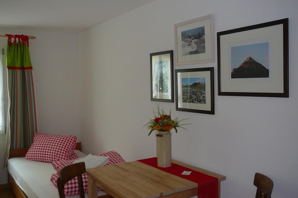 Gästehaus Schäfli Intschi Zimmer foto